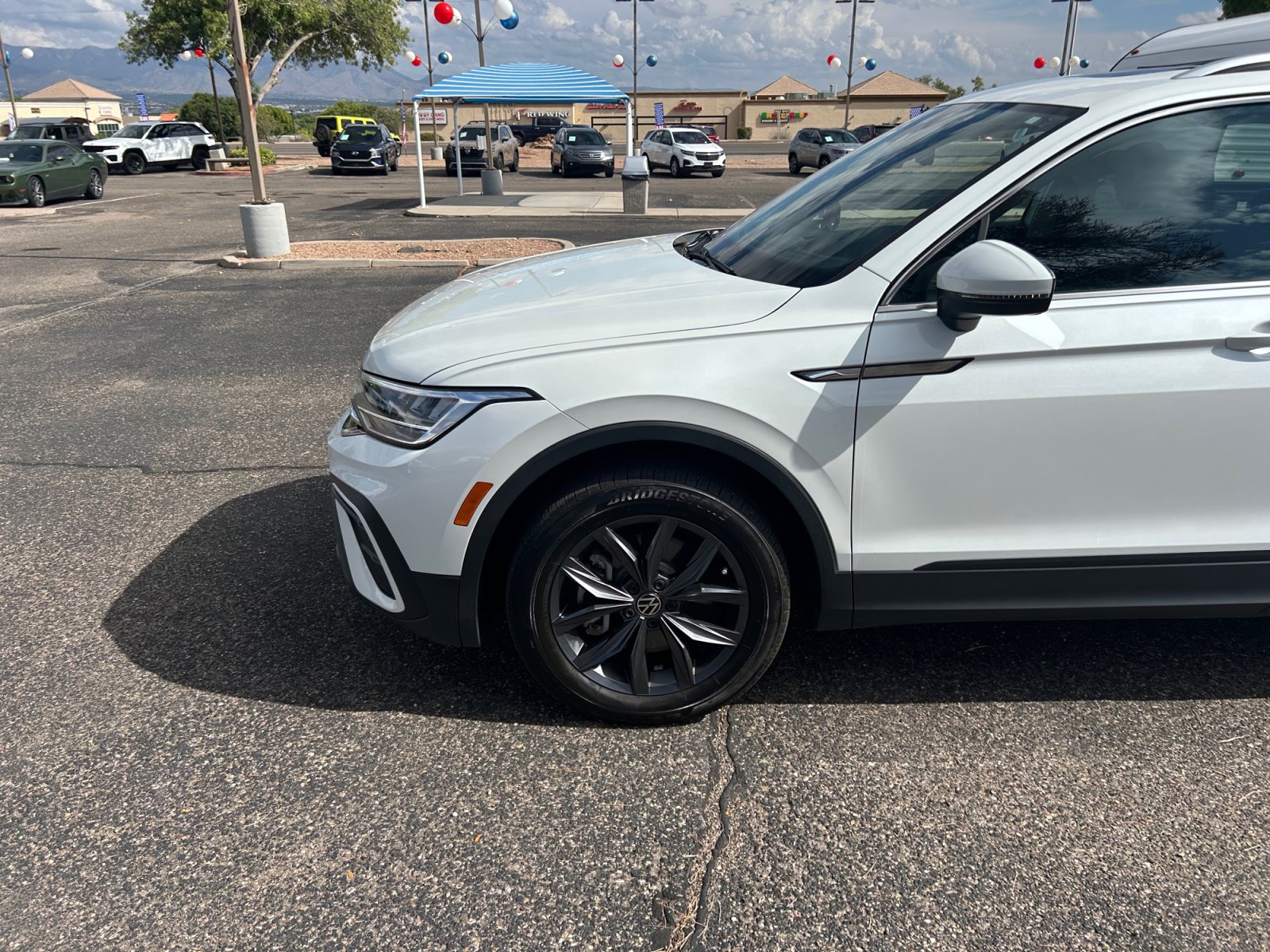 Used 2023 Volkswagen Tiguan SE AWD/4WD image 26
