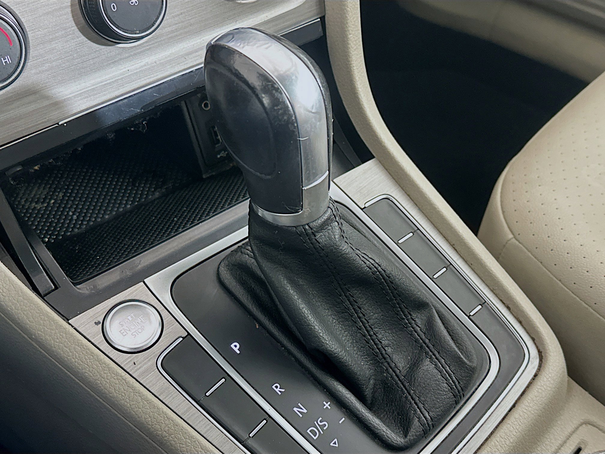 Used 2016 Volkswagen Golf Limited Edition image 24