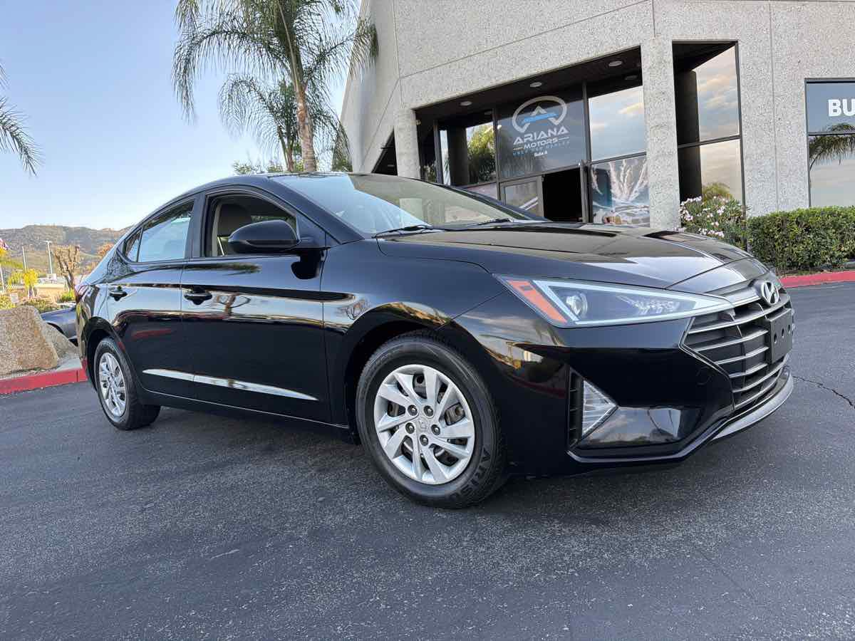 Used 2019 Hyundai Elantra SE FWD image 2