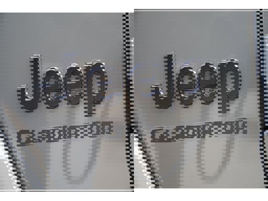 Used 2021 Jeep Gladiator Sport image 10