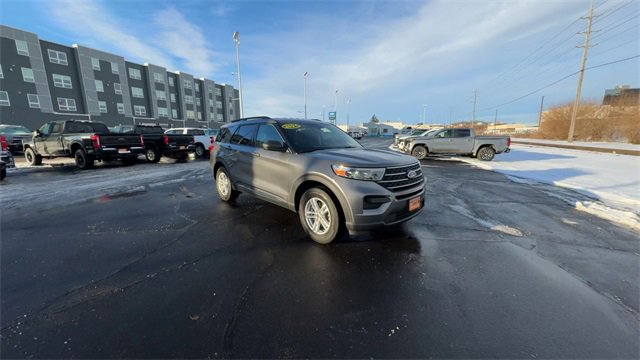 Used 2021 Ford Explorer XLT image 2