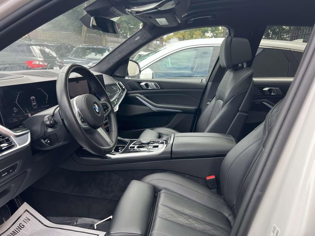 Used 2024 BMW X7 xDrive40i w/ M Sport Package image 9