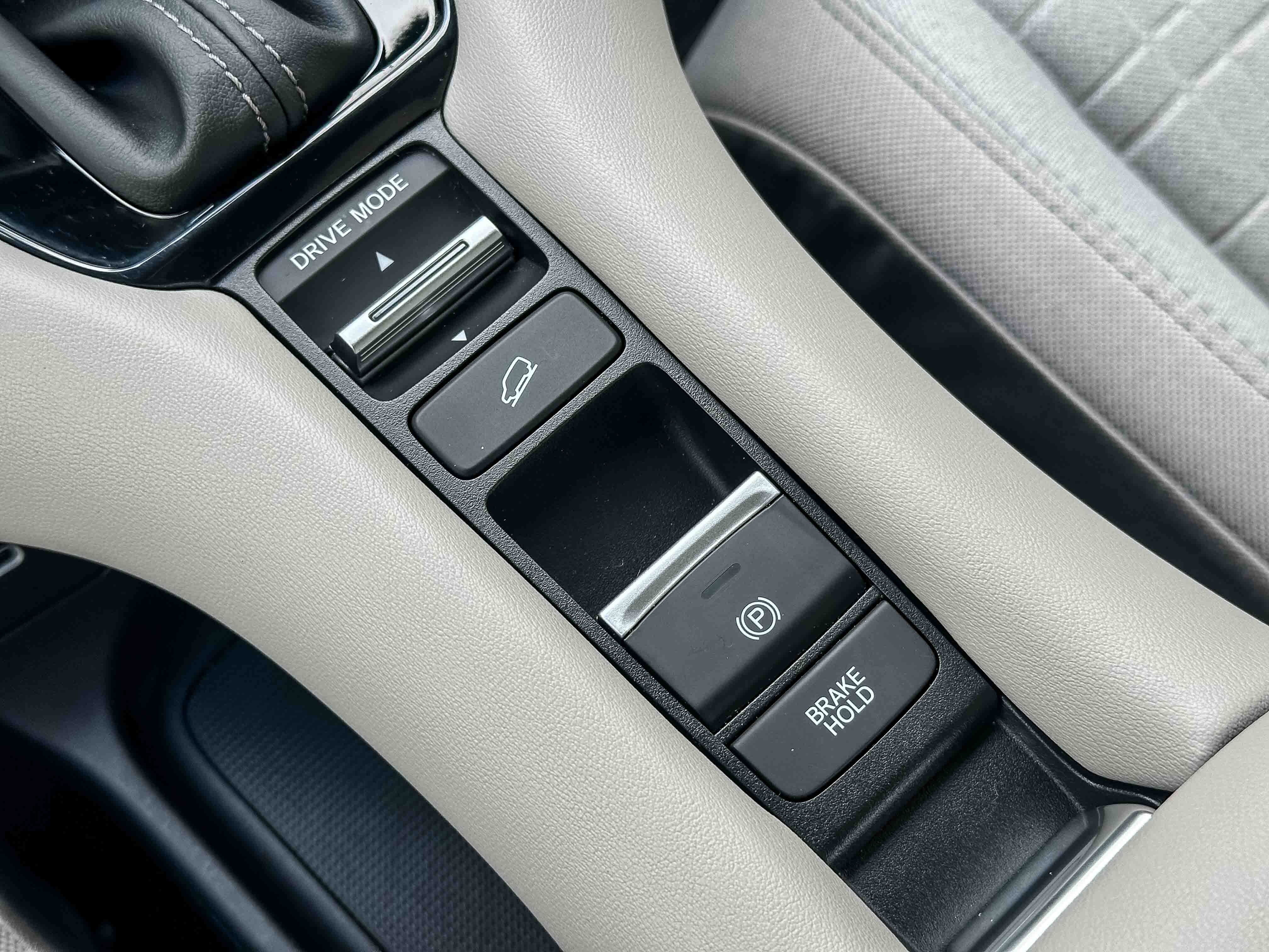 Certified 2025 Honda HR-V LX image 35