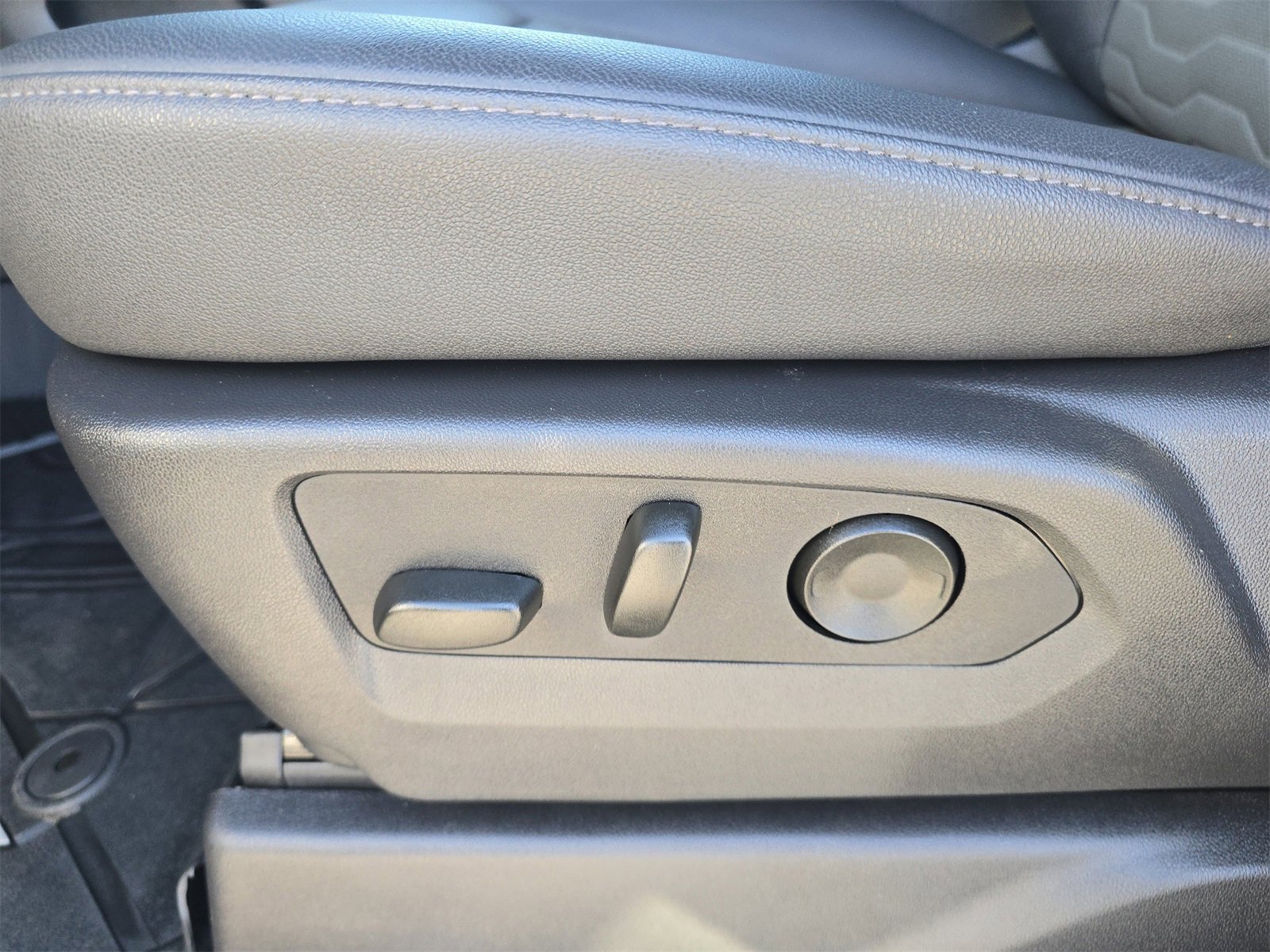 Used 2025 Chevrolet Silverado 1500 ZR2 w/ Technology Package image 15