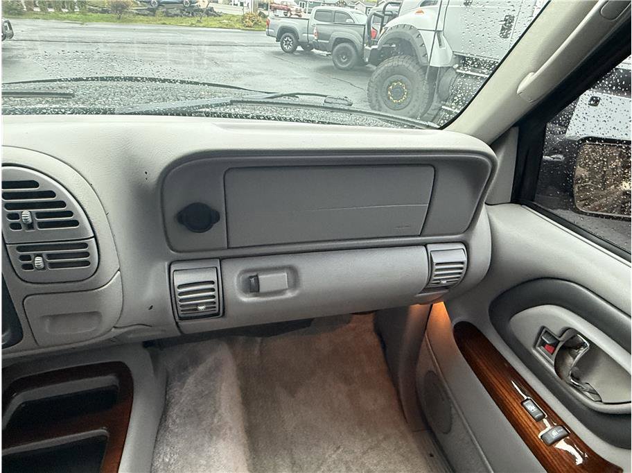 Used 1999 GMC Yukon Denali image 29