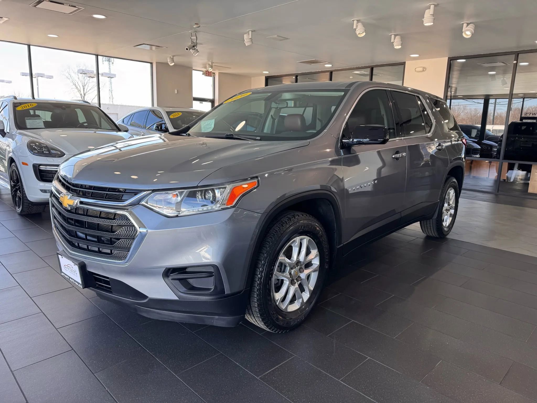Used 2020 Chevrolet Traverse LS image 2