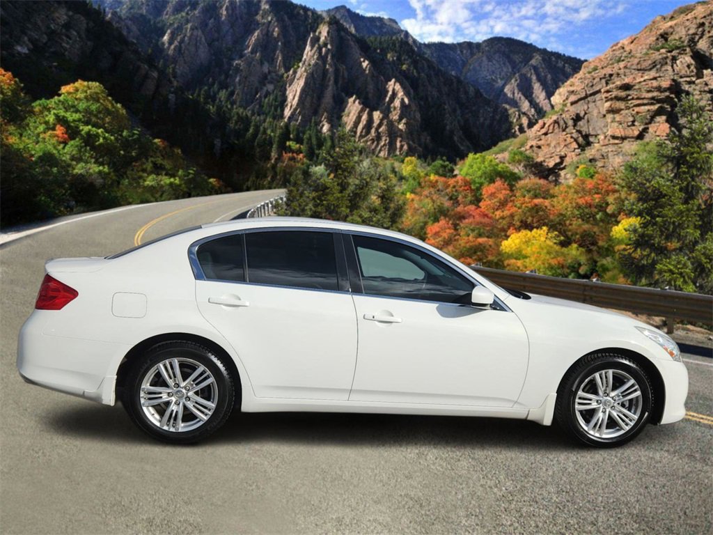 Used 2013 INFINITI G37 x w/ Premium Pkg image 2