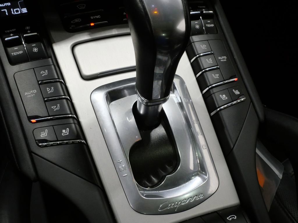 Used 2014 Porsche Cayenne Turbo image 25