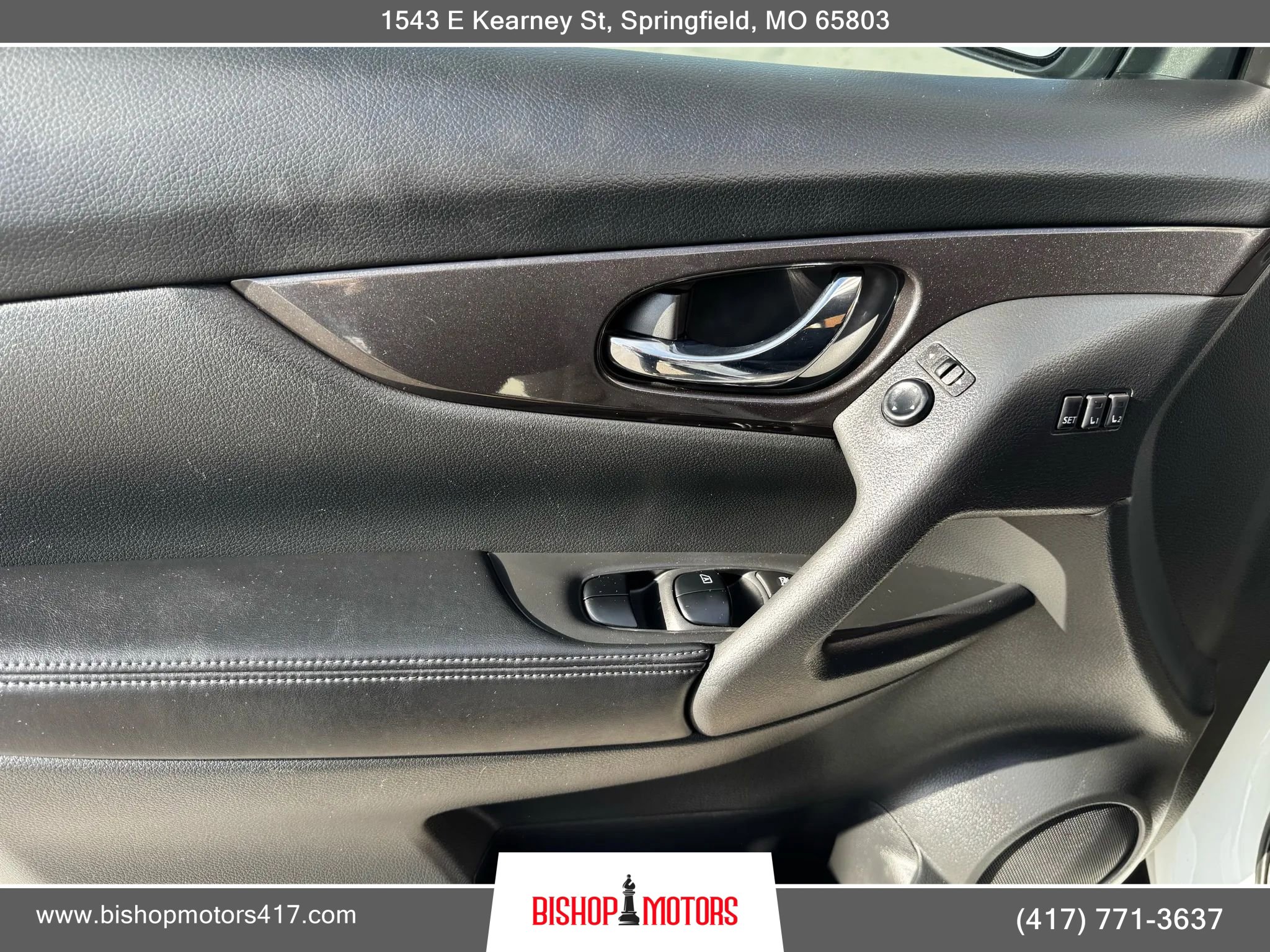 Used 2018 Nissan Rogue SV w/ Premium Package image 15