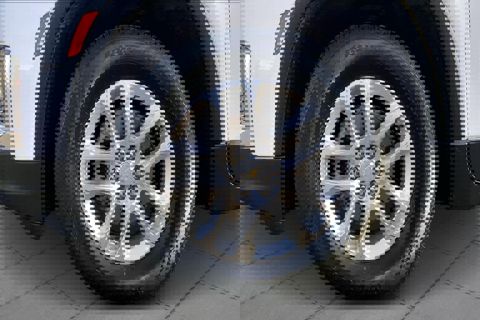 Used 2023 Chevrolet Traverse LS image 10