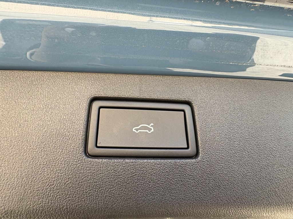Used 2025 Volkswagen Tiguan SE FWD image 27
