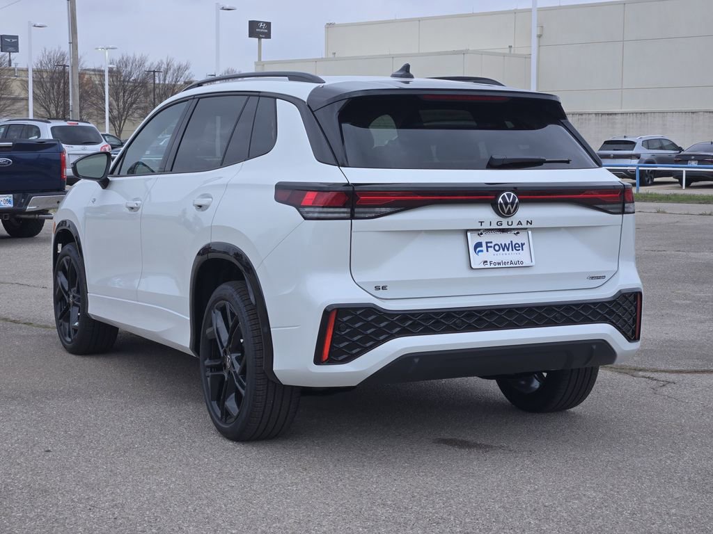 New 2026 Volkswagen Tiguan SE R-Line image 3