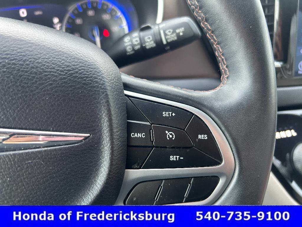Used 2017 Chrysler Pacifica Touring-L Plus FWD image 17