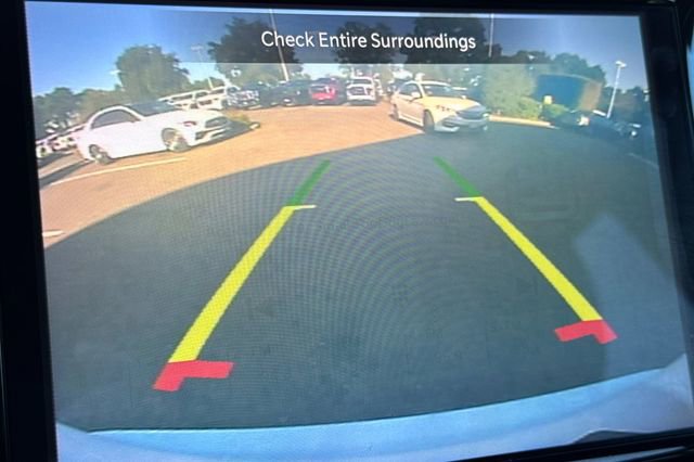 Used 2021 Chrysler Pacifica Touring-L FWD image 28