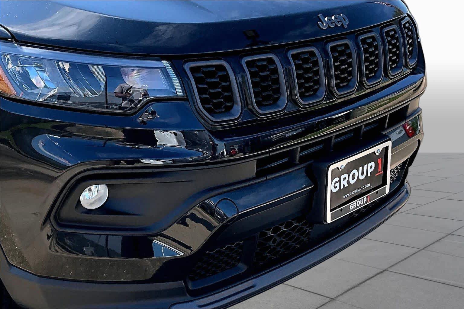 Used 2025 Jeep Compass Latitude w/ Altitude Special Edition AWD/4WD image 29