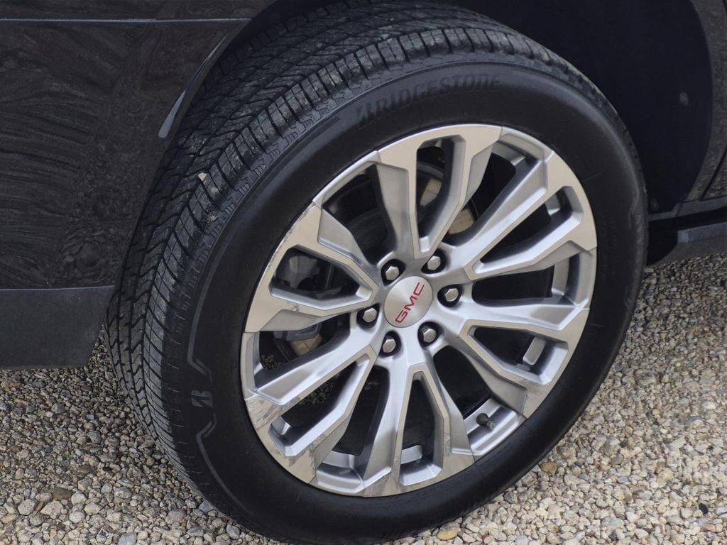Used 2023 GMC Yukon Denali RWD image 8