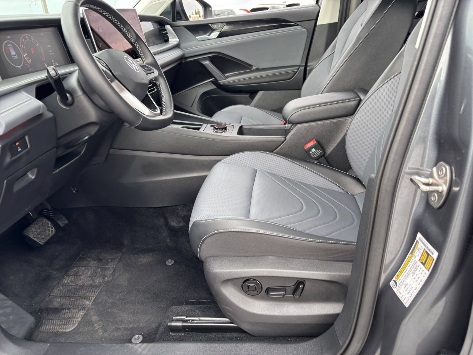 Used 2026 Volkswagen Tiguan SE FWD image 29