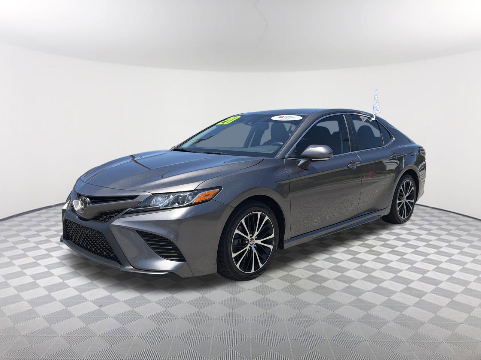 Certified 2020 Toyota Camry SE w/ Convenience Package FWD image 3