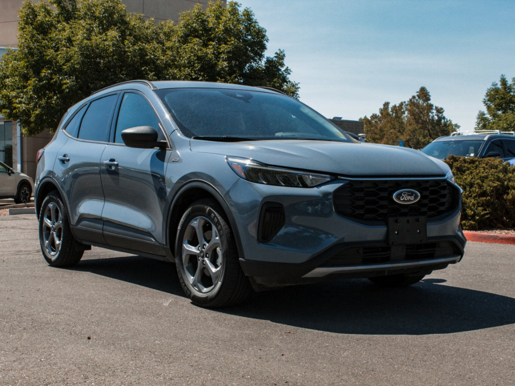 Used 2025 Ford Escape ST-Line FWD image 3