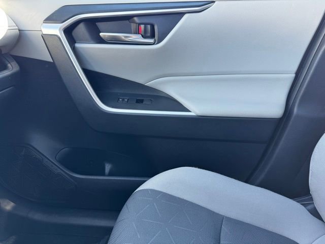 Used 2021 Toyota RAV4 XLE w/ Convenience Package image 20