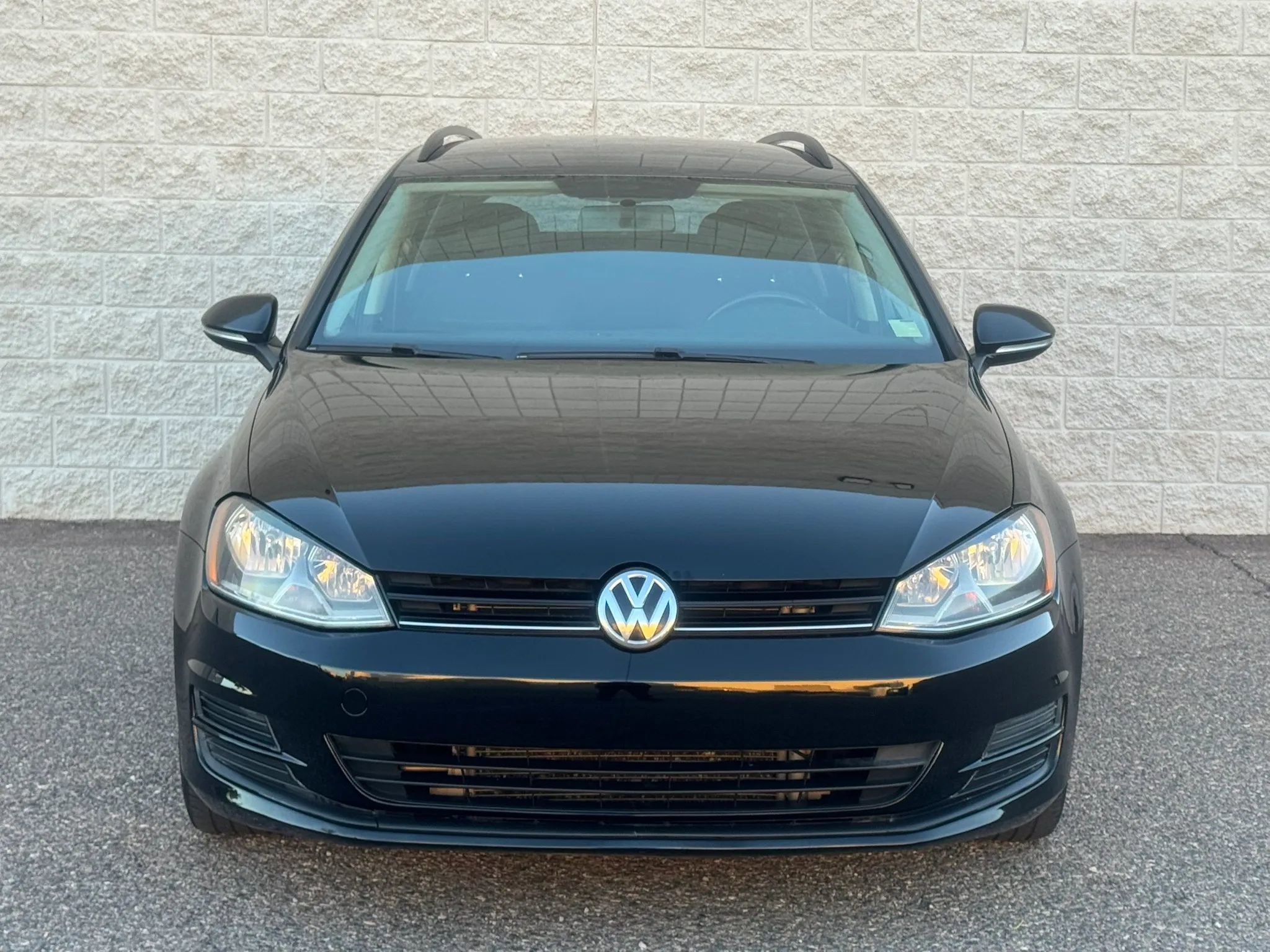 Used 2015 Volkswagen Golf TDI S FWD image 2