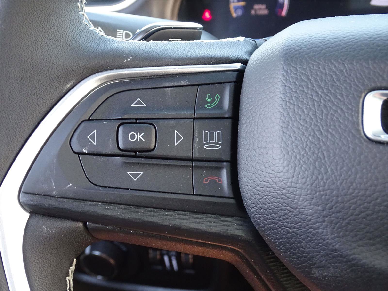 Used 2025 Jeep Grand Cherokee L Altitude image 31