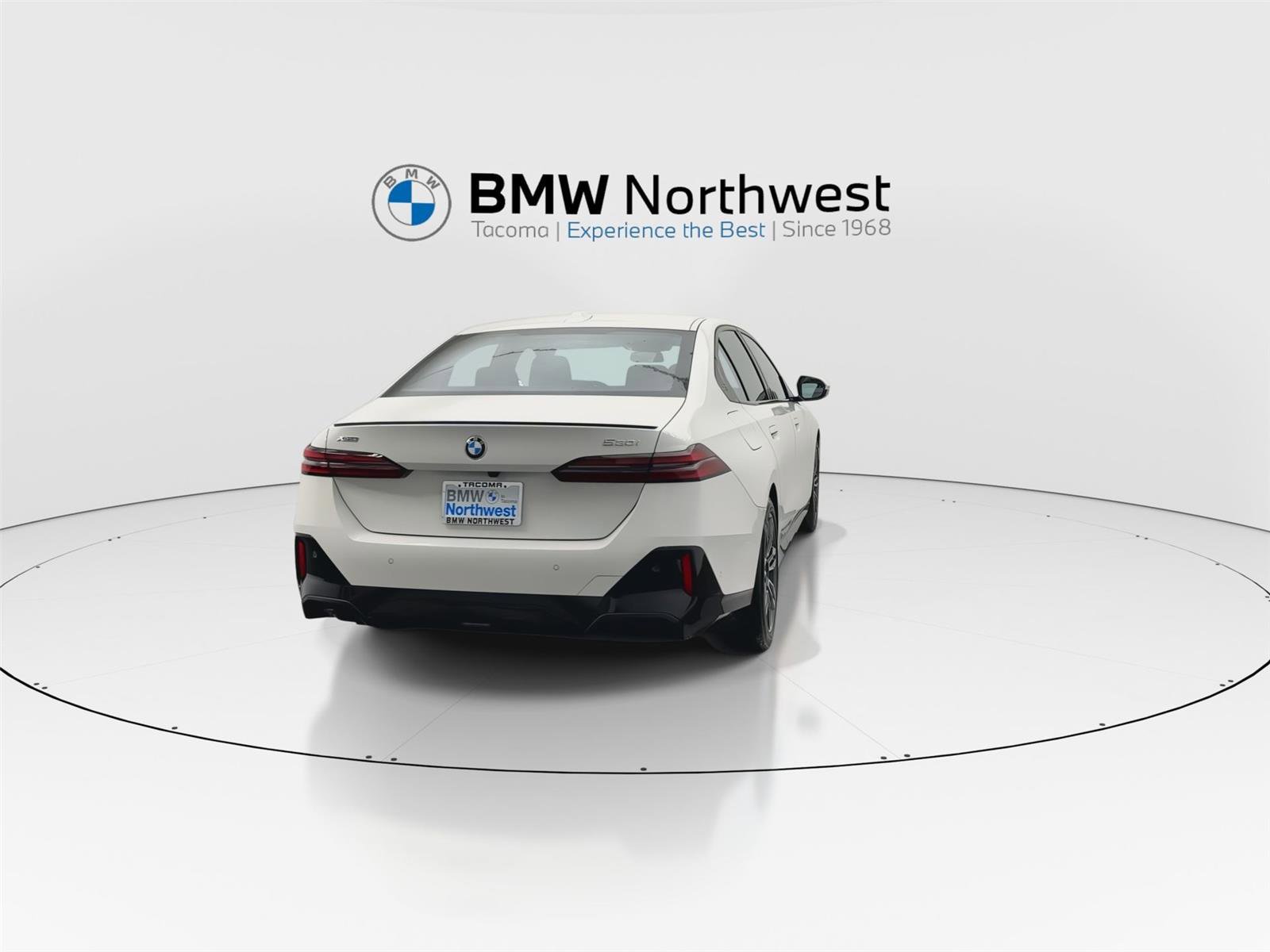 Used 2025 BMW 530i xDrive w/ M Sport Package AWD/4WD image 2