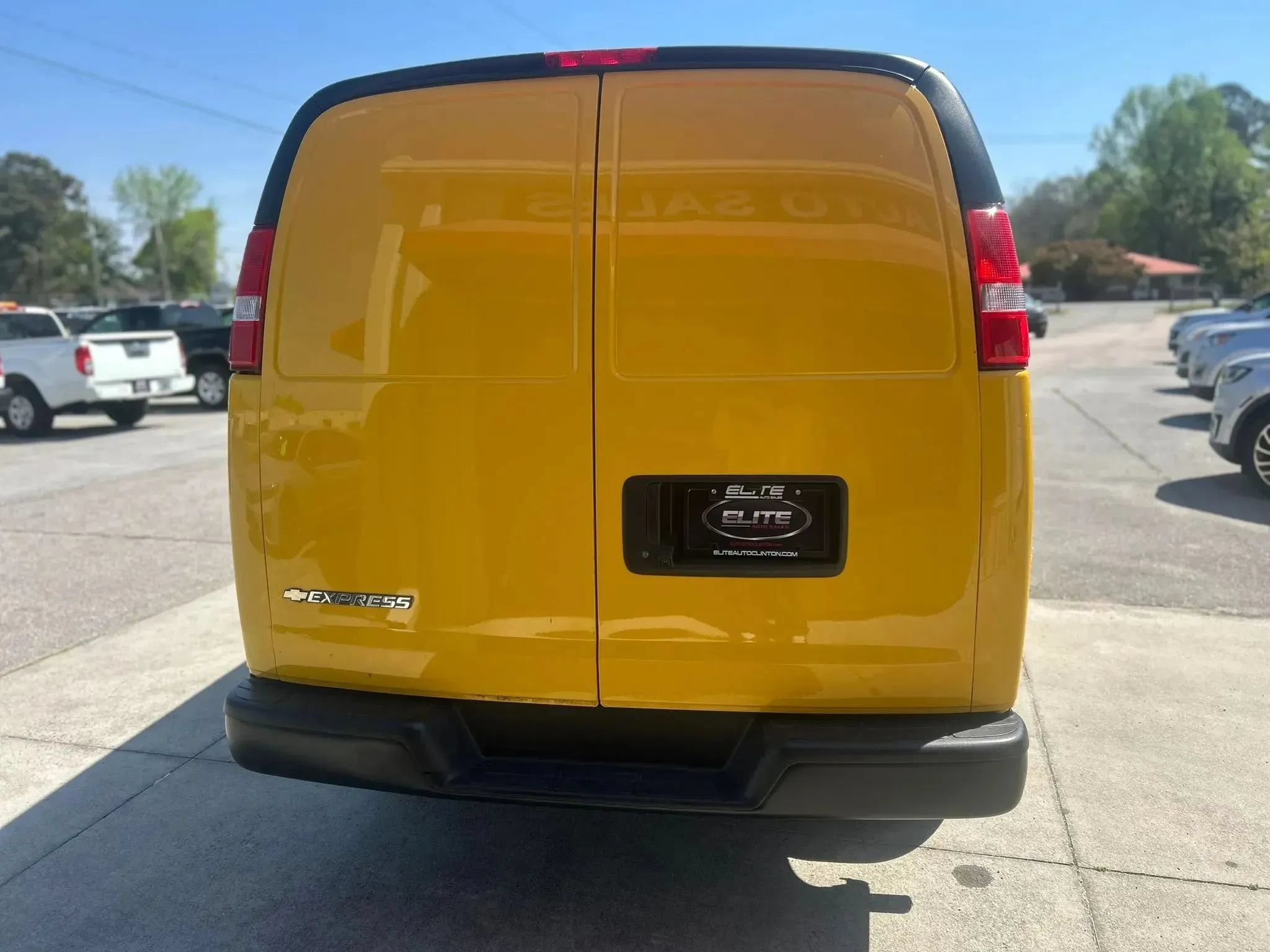 Used 2023 Chevrolet Express 2500 RWD image 7