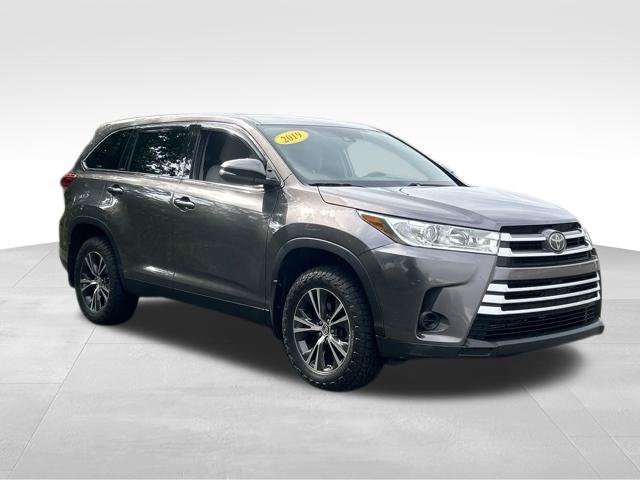 Used 2019 Toyota Highlander LE AWD/4WD image 7