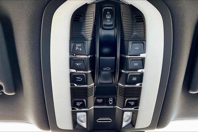 Used 2026 Porsche Macan image 16
