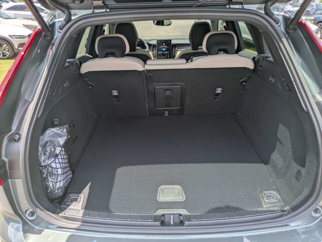 New 2026 Volvo XC60 T8 Core AWD/4WD image 13