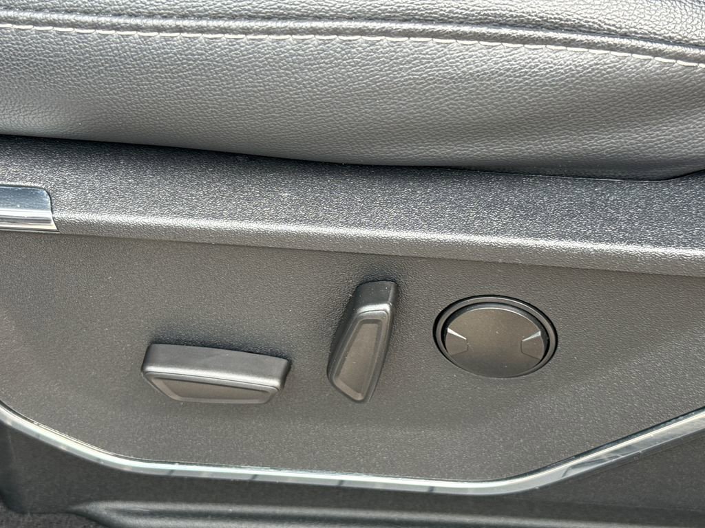 Certified 2023 Ford F350 Lariat w/ Chrome Package image 28