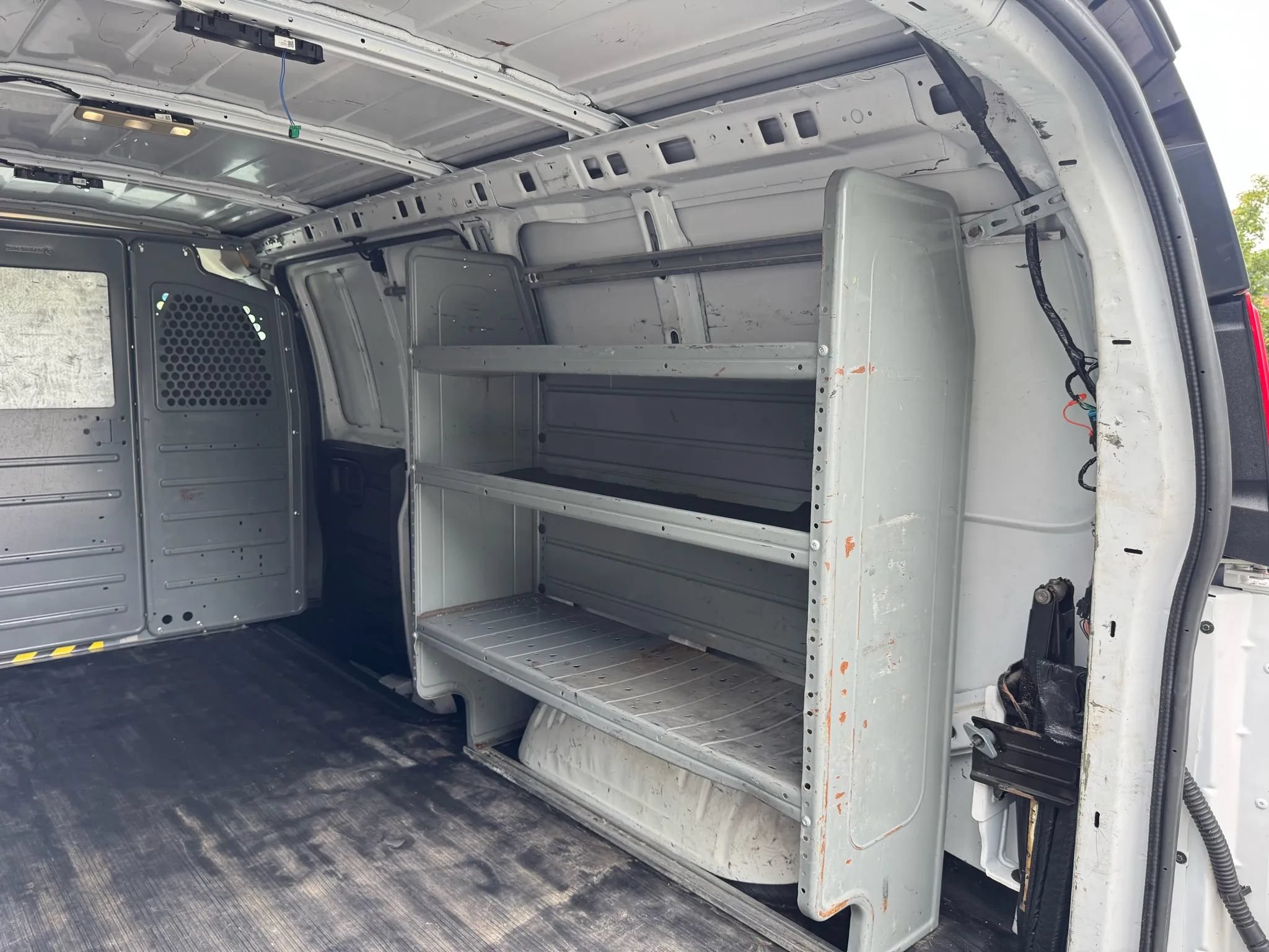 Used 2015 Chevrolet Express 3500 RWD image 17