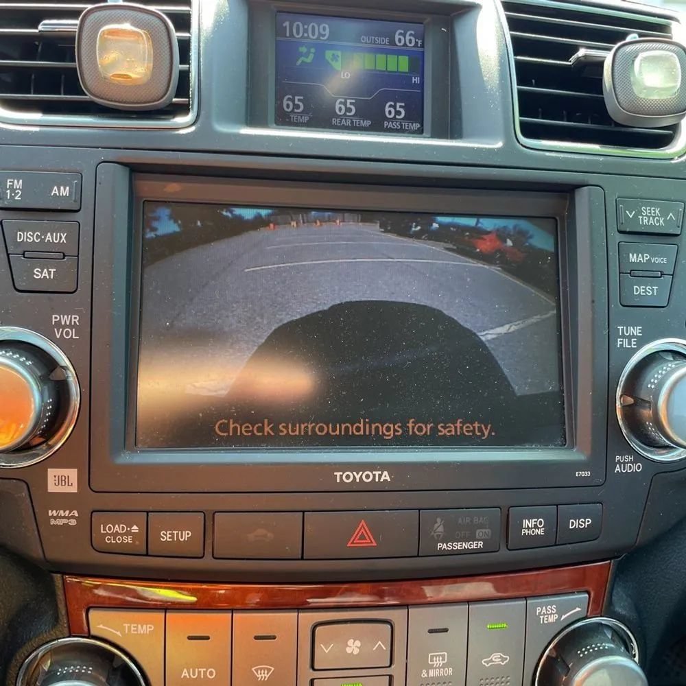 Used 2012 Toyota Highlander Limited w/ Tow Pkg AWD/4WD image 28