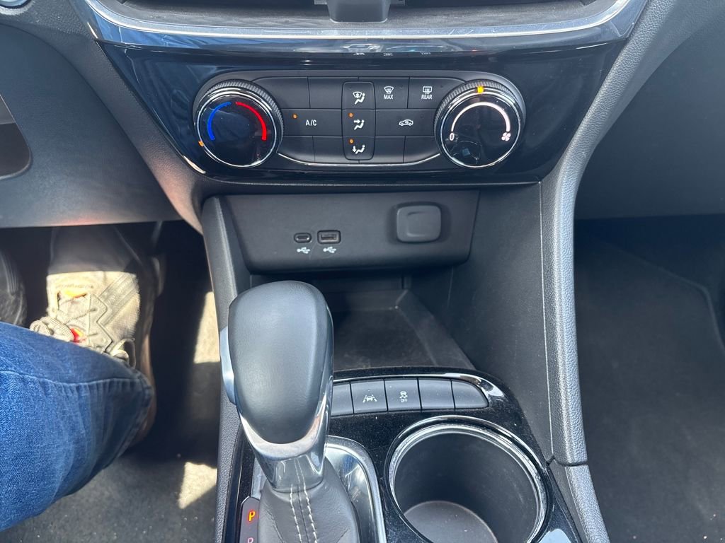 Used 2024 Buick Encore GX Sport Touring image 19