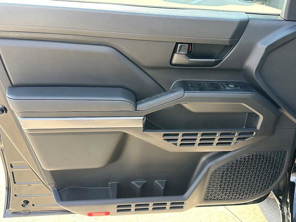 Used 2026 Toyota Tacoma SR5 AWD/4WD image 9