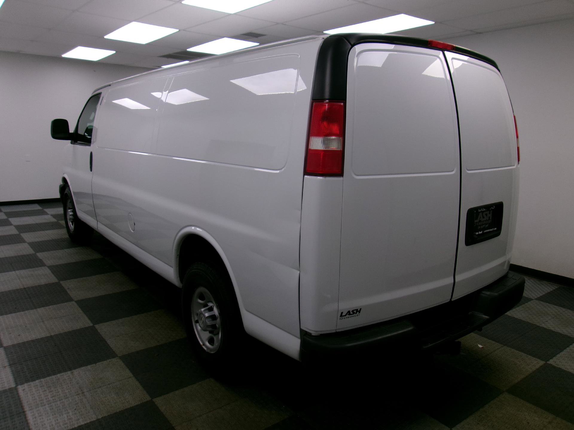 Used 2018 Chevrolet Express 3500 Extended w/ Driver Convenience Package image 2