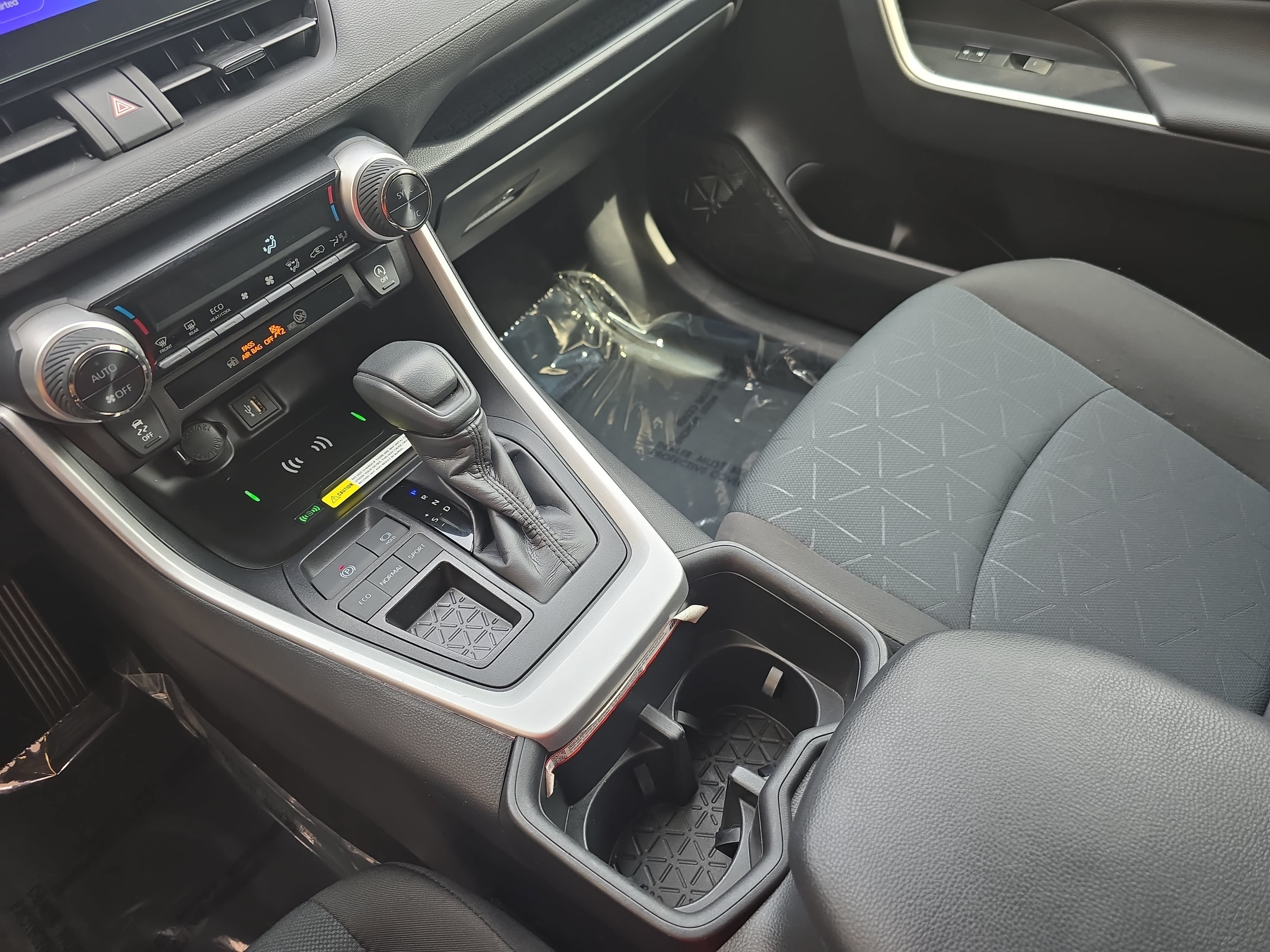 Used 2025 Toyota RAV4 XLE w/ Convenience Package FWD image 24