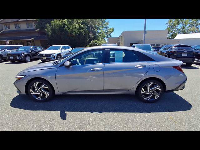 Certified 2025 Hyundai Elantra SEL FWD image 5