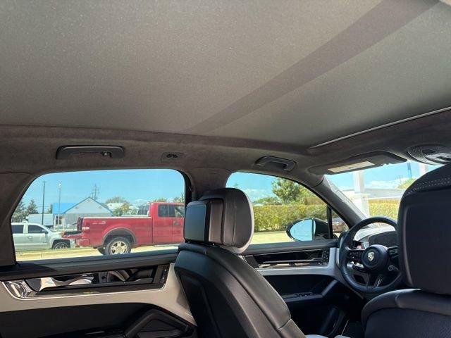 Used 2024 Porsche Cayenne Turbo image 22