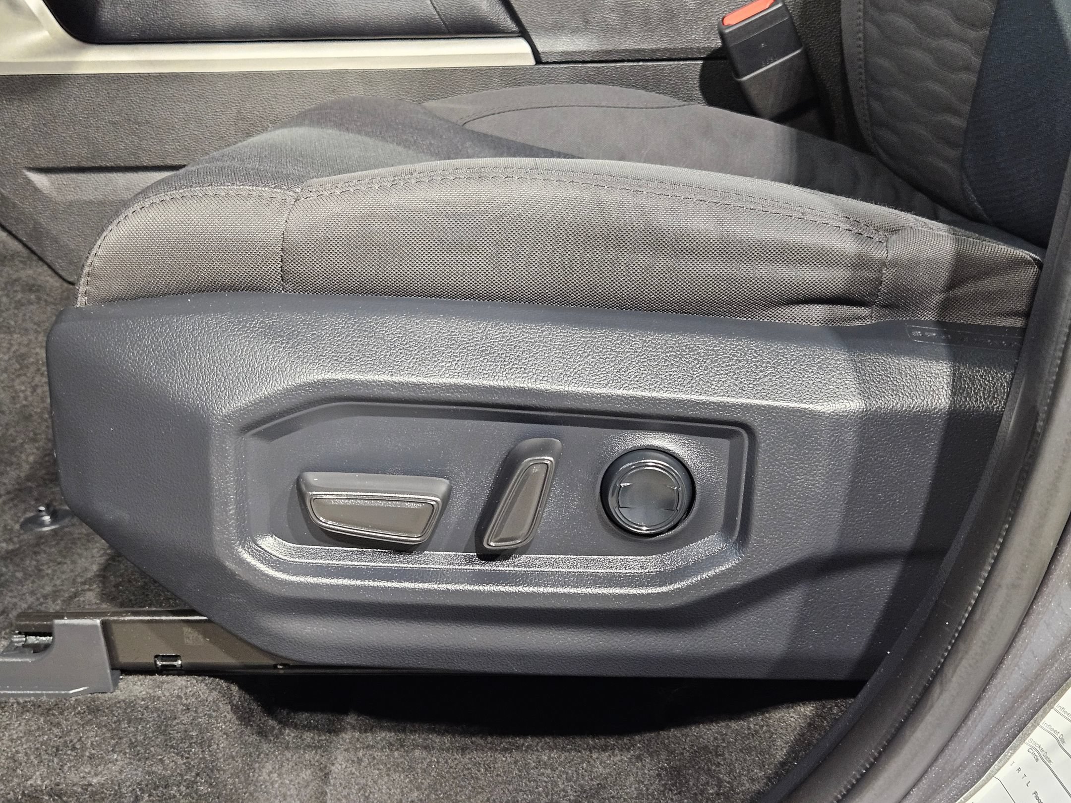Certified 2025 Toyota Sequoia SR5 AWD/4WD image 23
