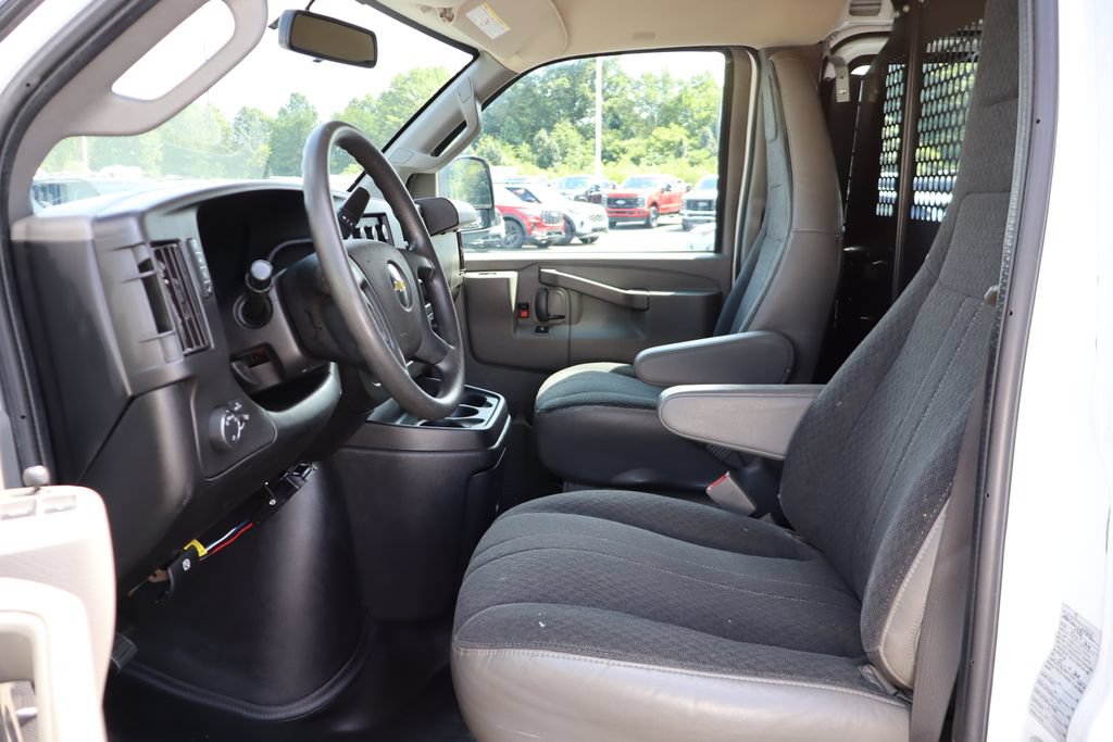 Used 2021 Chevrolet Express 2500 w/ Driver Convenience Package RWD image 18