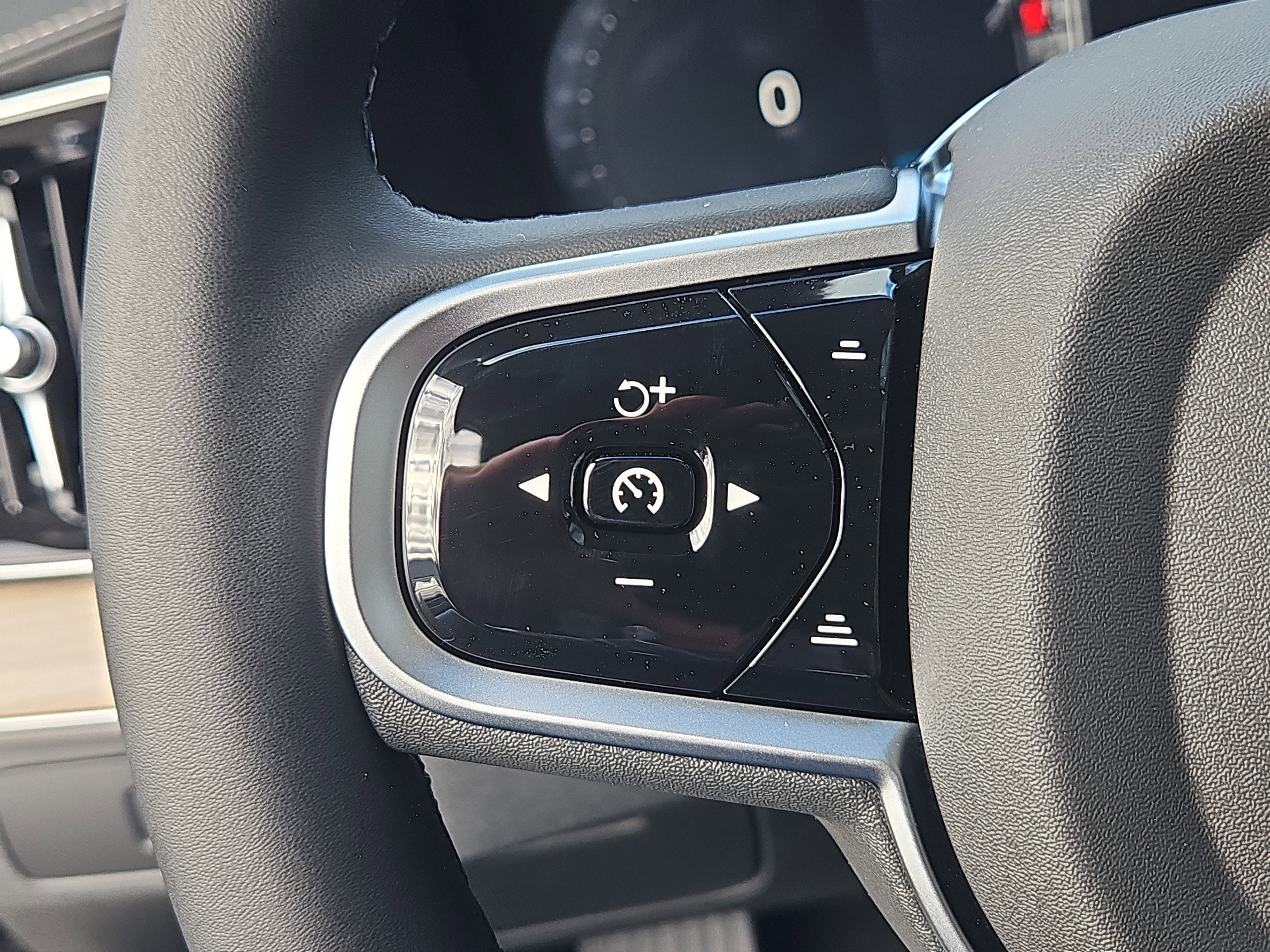 New 2026 Volvo XC90 B6 Plus w/ Protection Package Premier image 15