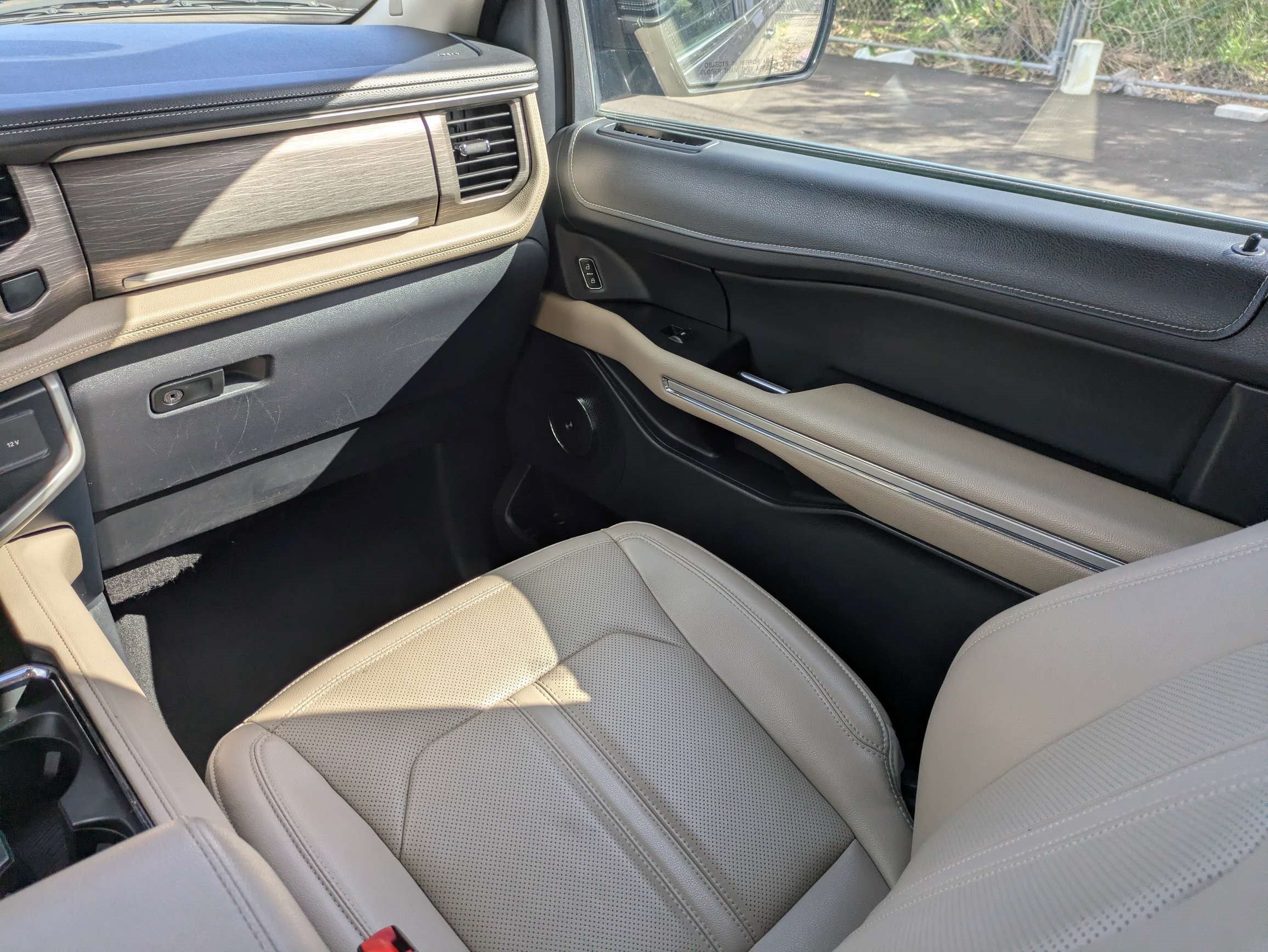 Used 2024 Ford Expedition Limited RWD image 17