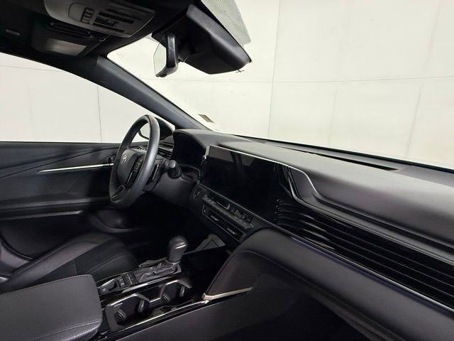 Used 2025 Toyota Camry XSE image 31