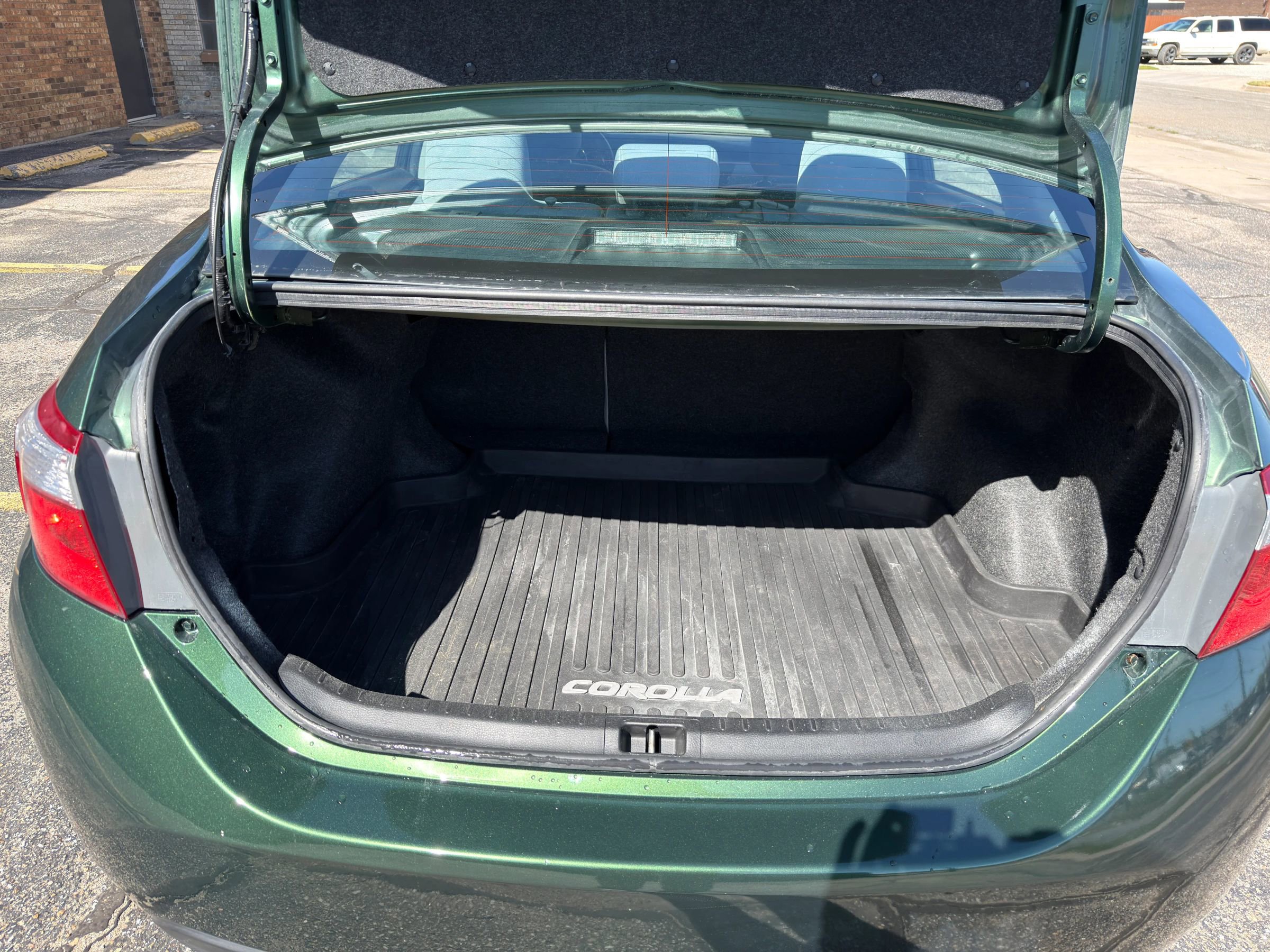 Used 2016 Toyota Corolla LE FWD image 7