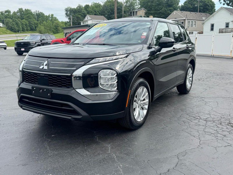 Used 2025 Mitsubishi Outlander ES AWD/4WD image 3