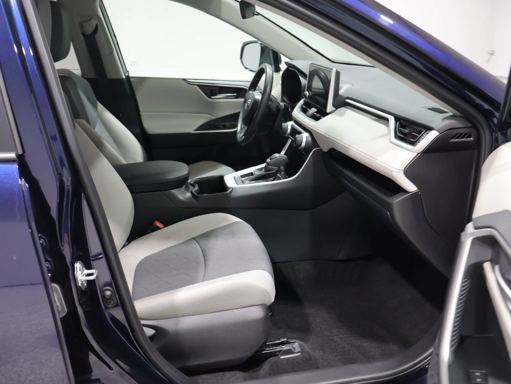 Used 2025 Toyota RAV4 XLE AWD/4WD image 22