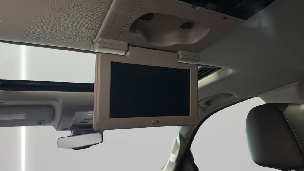 Used 2019 Chevrolet Suburban Premier AWD/4WD image 28