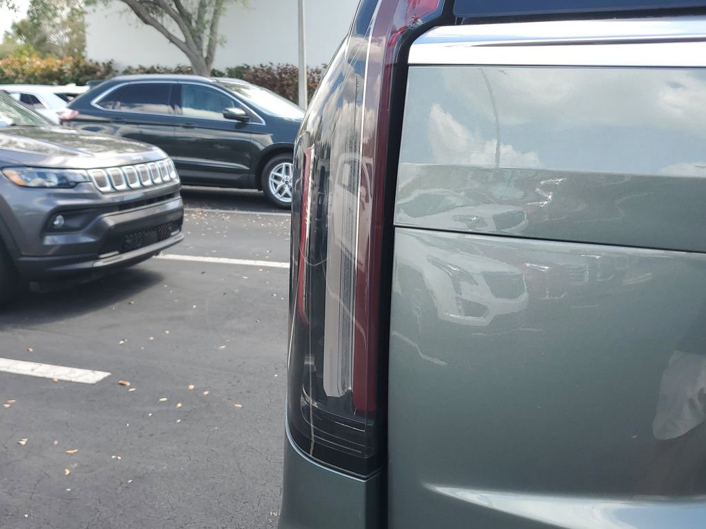 Certified 2023 Cadillac Escalade Premium Luxury image 27